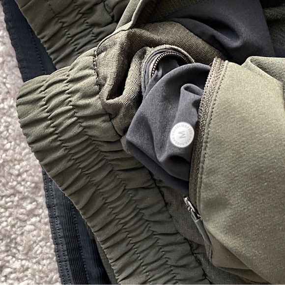 Lululemon License to Train Jogger / Size Medium - Picture 4 of 5